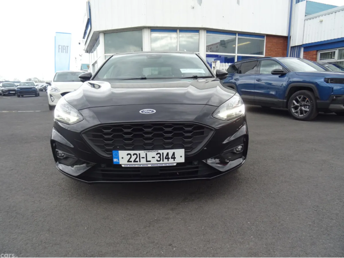 Ford Focus Hatchback, Petrol, 2022, Black