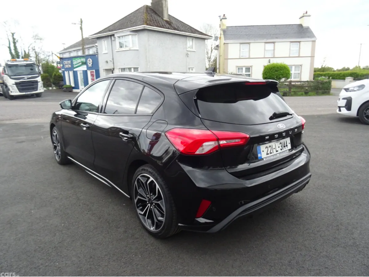 Ford Focus Hatchback, Petrol, 2022, Black