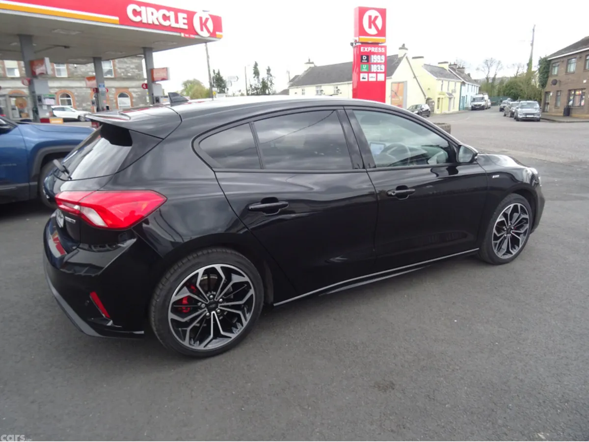 Ford Focus Hatchback, Petrol, 2022, Black