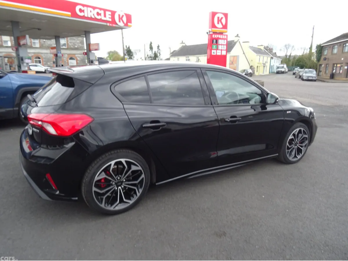 Ford Focus Hatchback, Petrol, 2022, Black