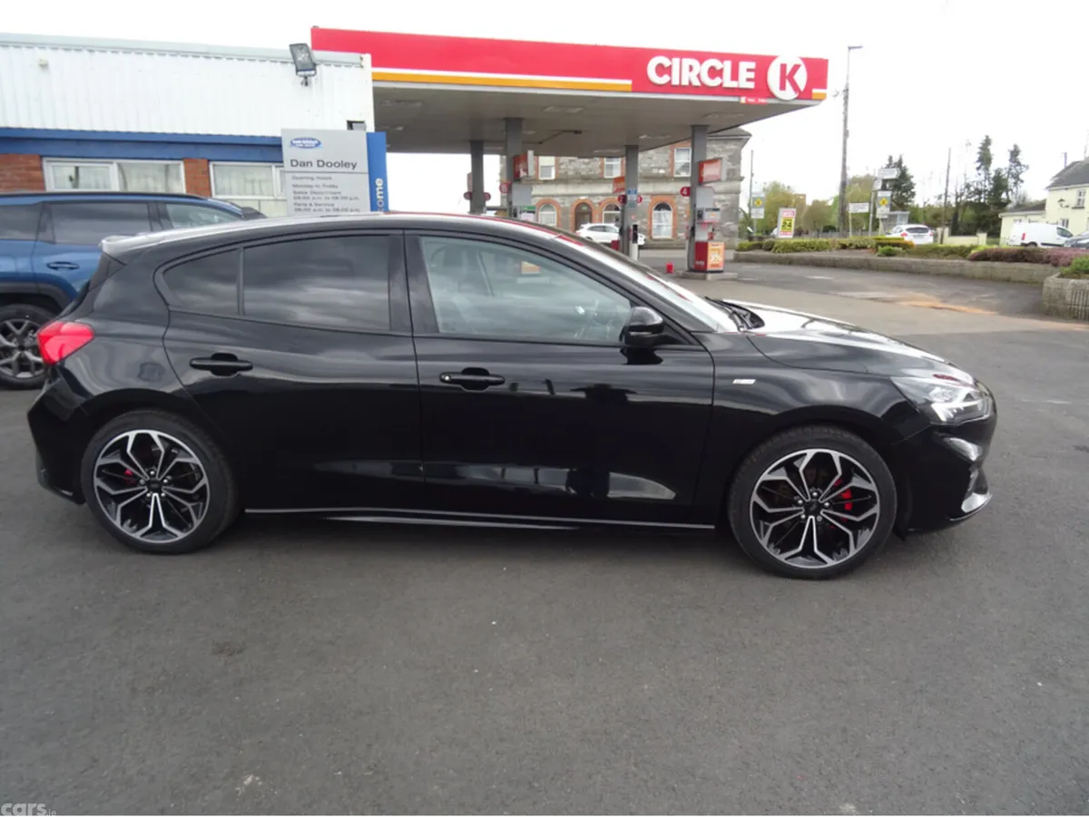Ford Focus Hatchback, Petrol, 2022, Black