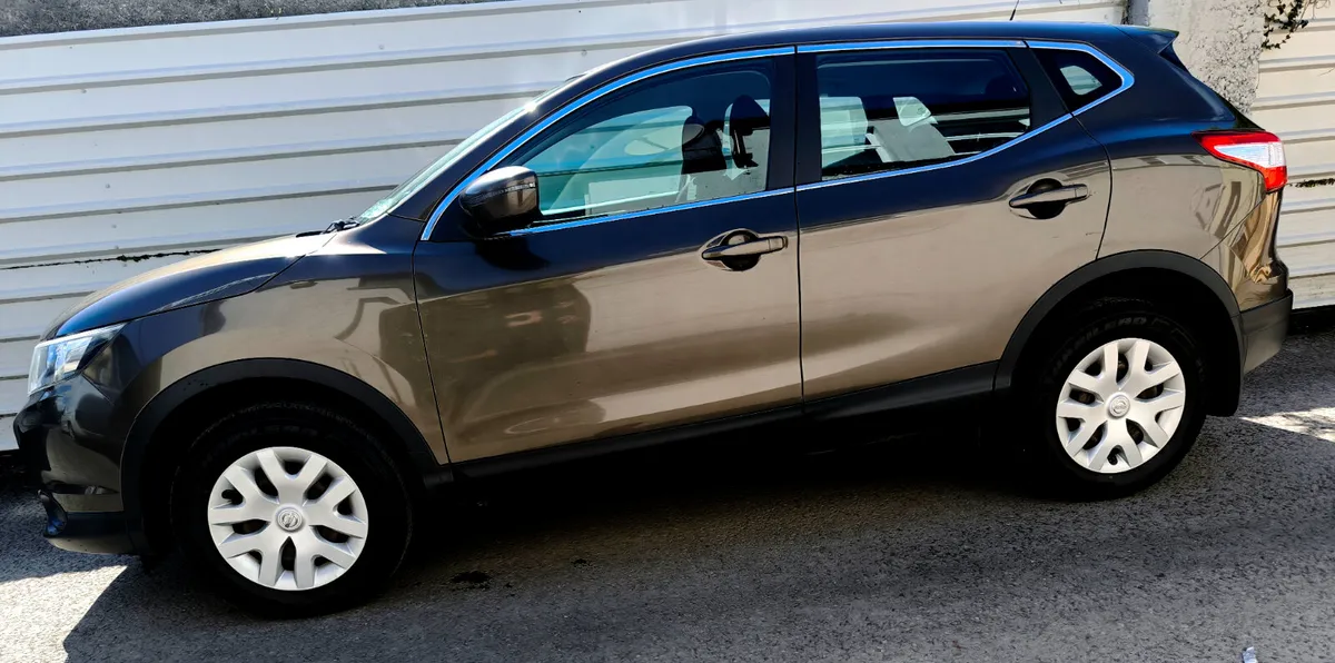 Nissan Qashqai SUV, Petrol, 2017, Brown