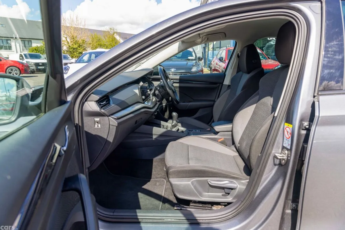 Skoda Octavia Estate, Diesel, 2022, Grey