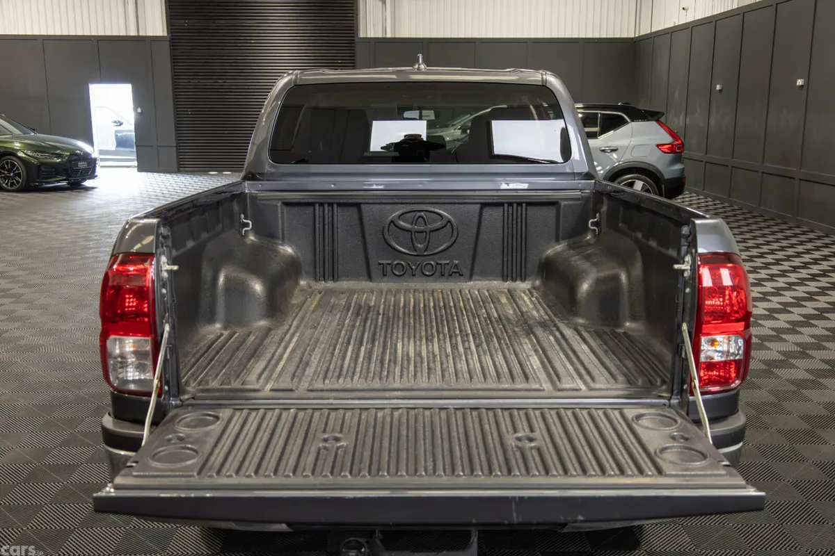 Toyota Hilux Pick Up, Diesel, 2025, Grey