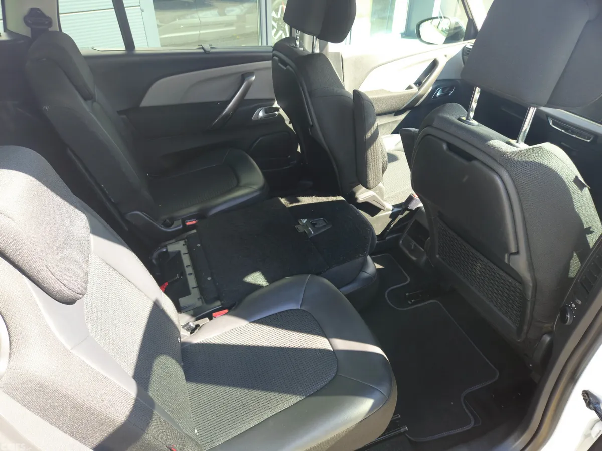 Citroen Grand C4 Spacetourer Hatchback, Petrol, 2021, White
