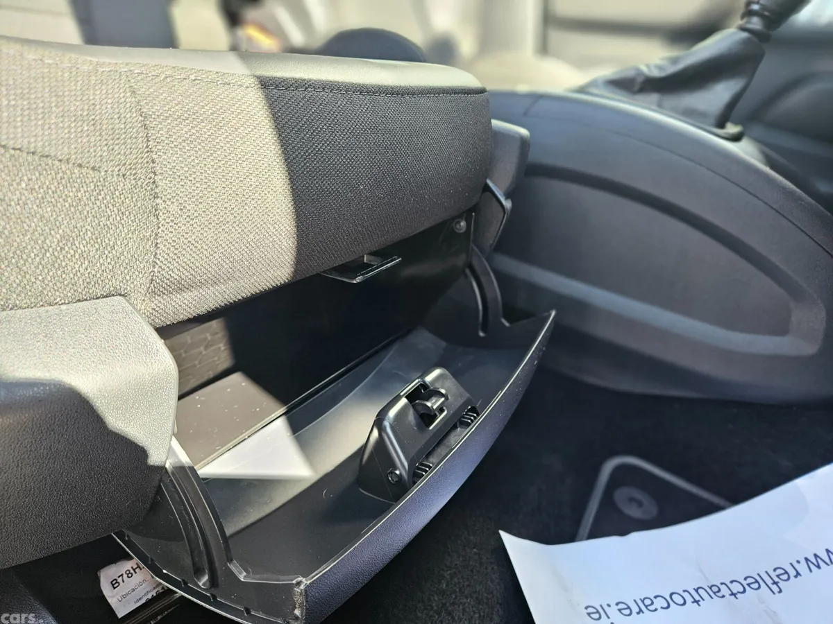 Citroen Grand C4 Spacetourer Hatchback, Petrol, 2021, White
