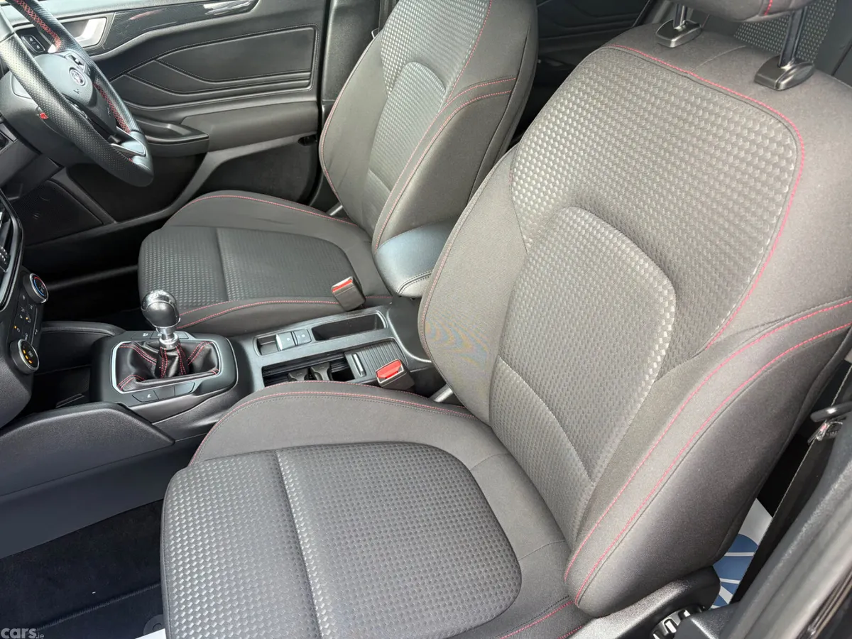 Ford Focus Hatchback, Diesel, 2021, Black