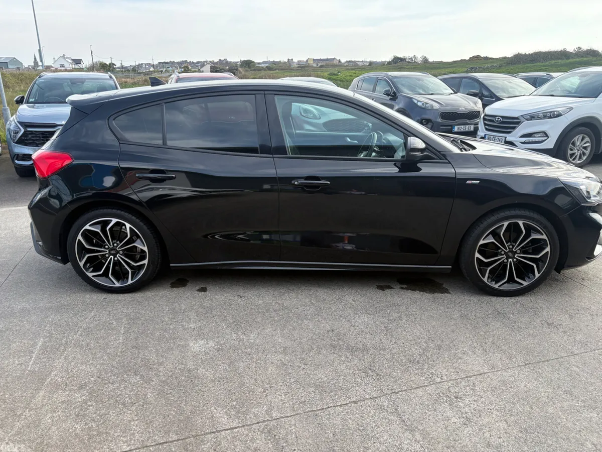 Ford Focus Hatchback, Diesel, 2021, Black