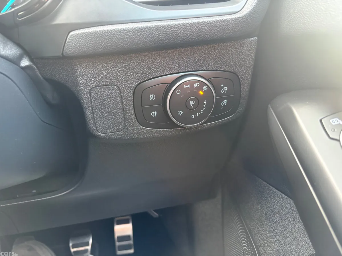 Ford Focus Hatchback, Diesel, 2021, Black