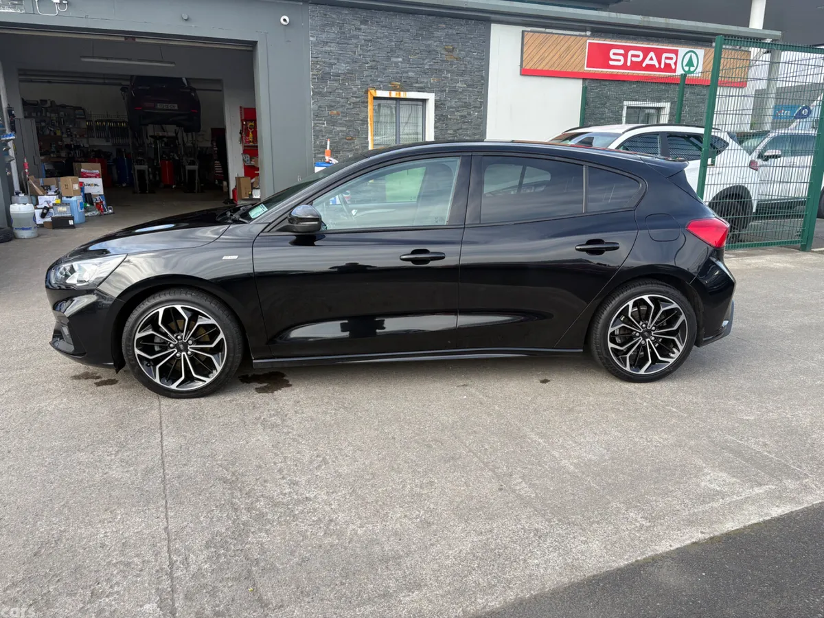 Ford Focus Hatchback, Diesel, 2021, Black