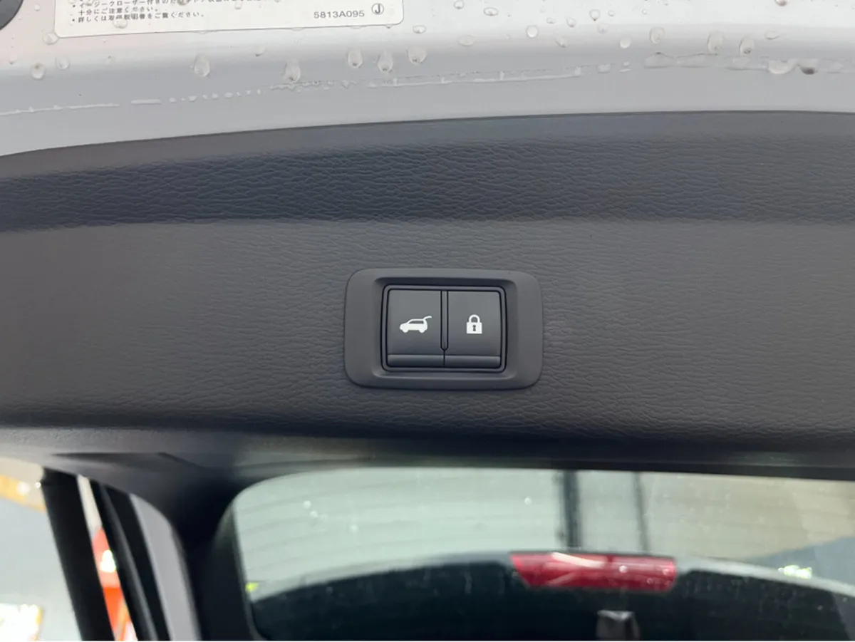 Mitsubishi Outlander SUV, Petrol Plug-in Hybrid, 2023, White