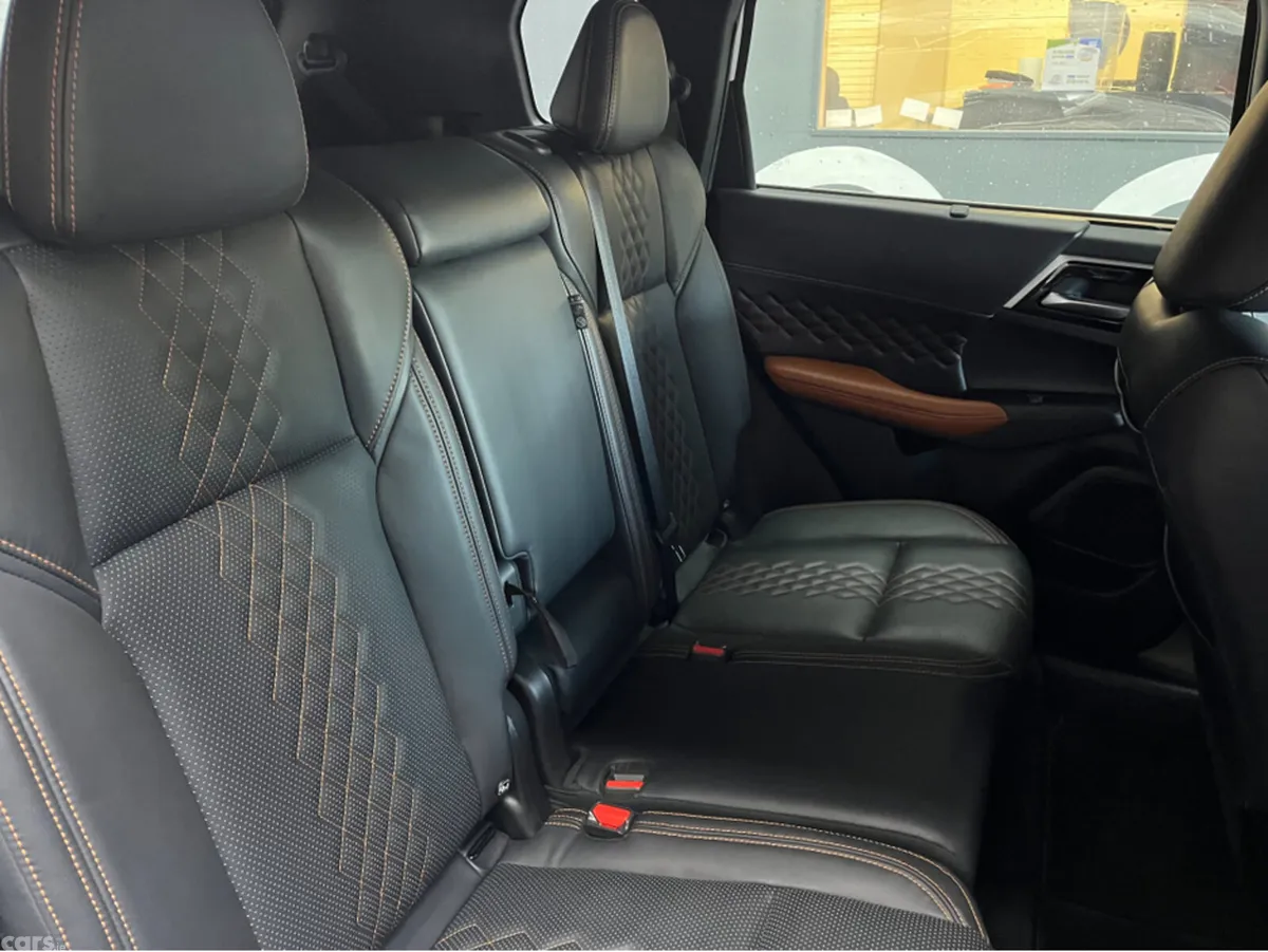 Mitsubishi Outlander SUV, Petrol Plug-in Hybrid, 2023, White