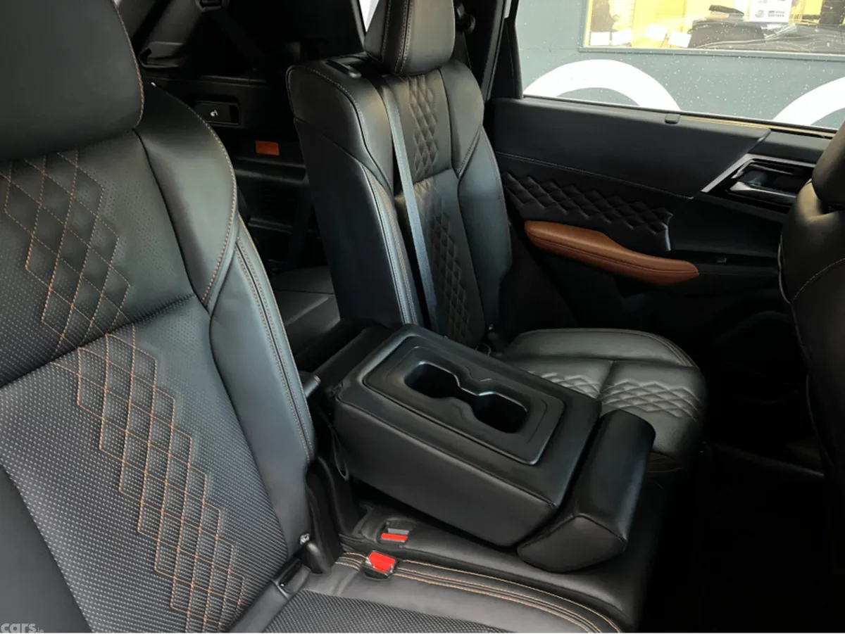 Mitsubishi Outlander SUV, Petrol Plug-in Hybrid, 2023, White