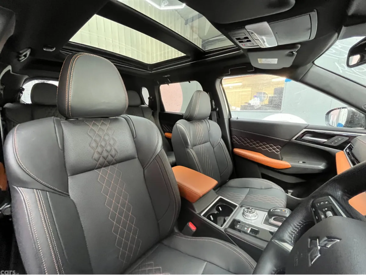 Mitsubishi Outlander SUV, Petrol Plug-in Hybrid, 2024, Black