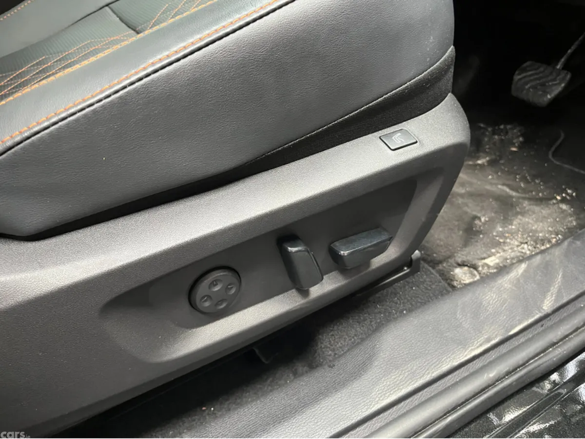 Mitsubishi Outlander SUV, Petrol Plug-in Hybrid, 2024, Black