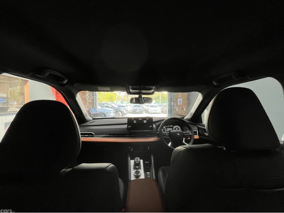Mitsubishi Outlander SUV, Petrol Plug-in Hybrid, 2024, Black