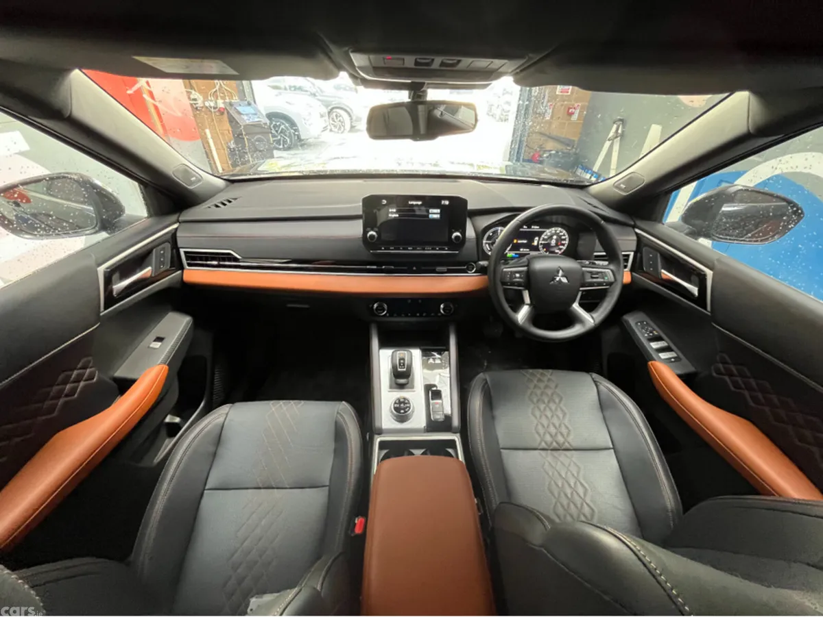 Mitsubishi Outlander SUV, Petrol Plug-in Hybrid, 2024, Black