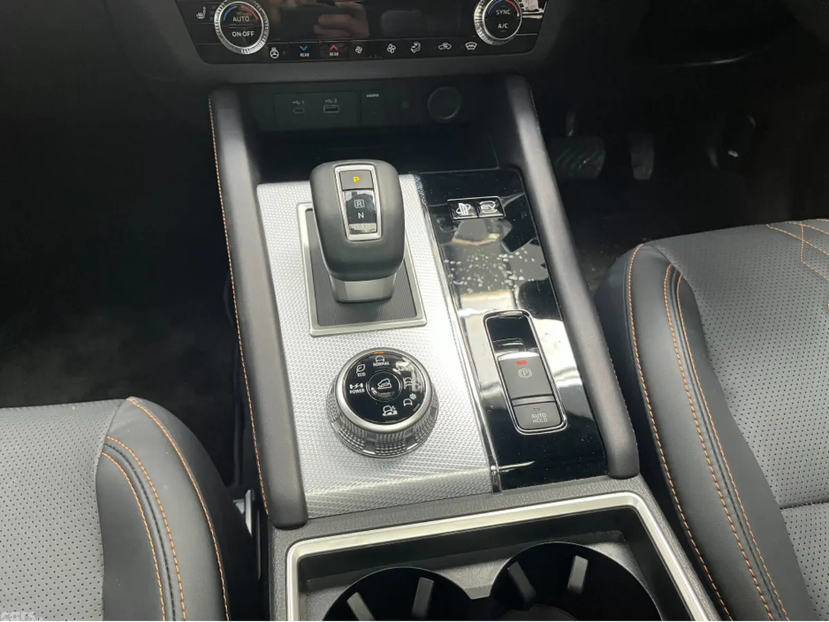 Mitsubishi Outlander SUV, Petrol Plug-in Hybrid, 2024, Black