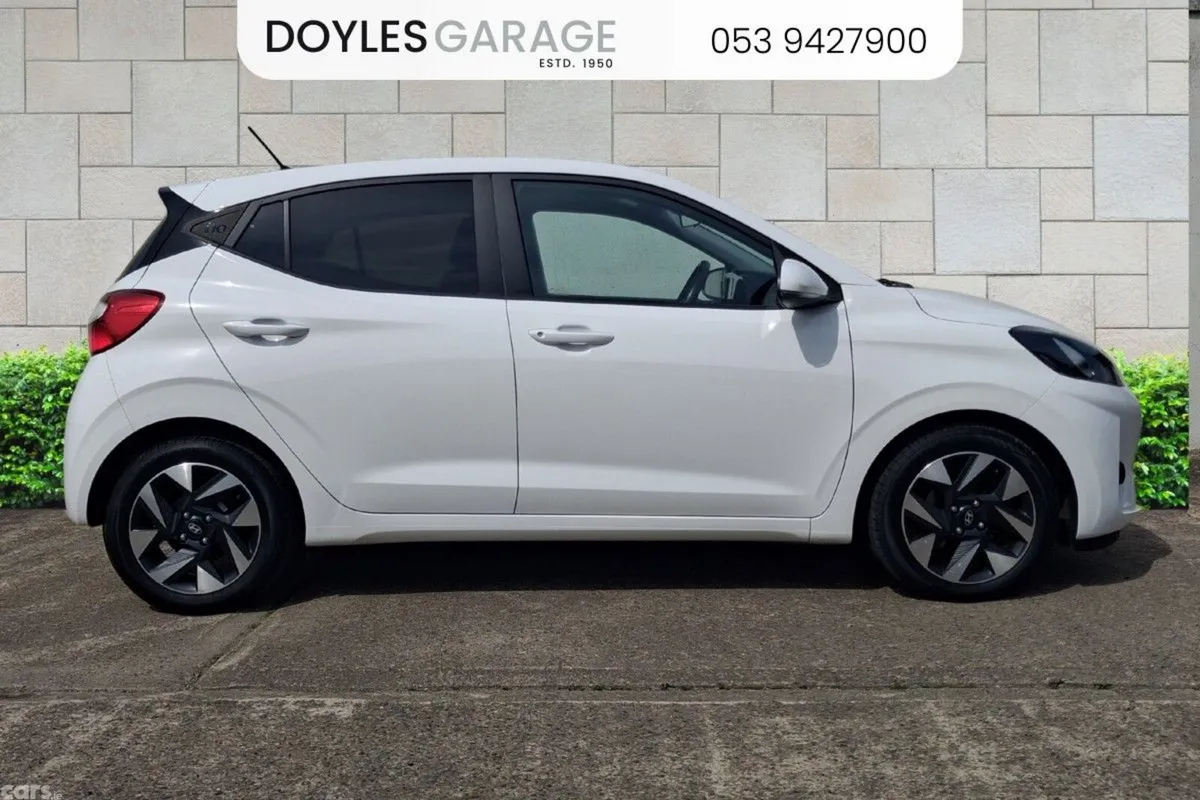 Hyundai i10 Hatchback, Petrol, 2023, White