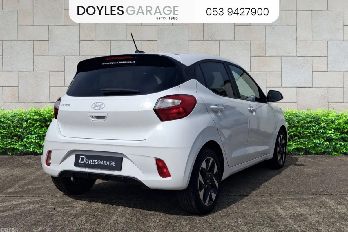 Hyundai i10 Hatchback, Petrol, 2023, White
