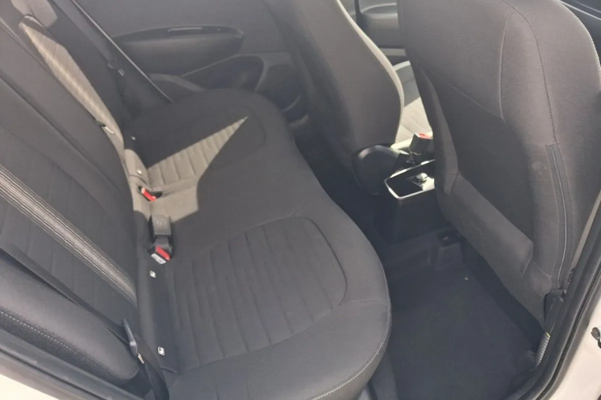 Hyundai i10 Hatchback, Petrol, 2023, White