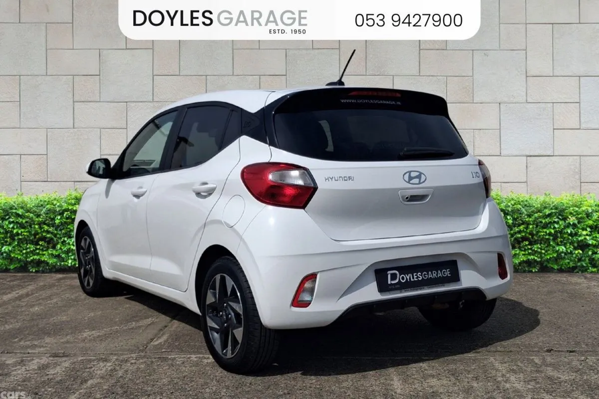 Hyundai i10 Hatchback, Petrol, 2023, White