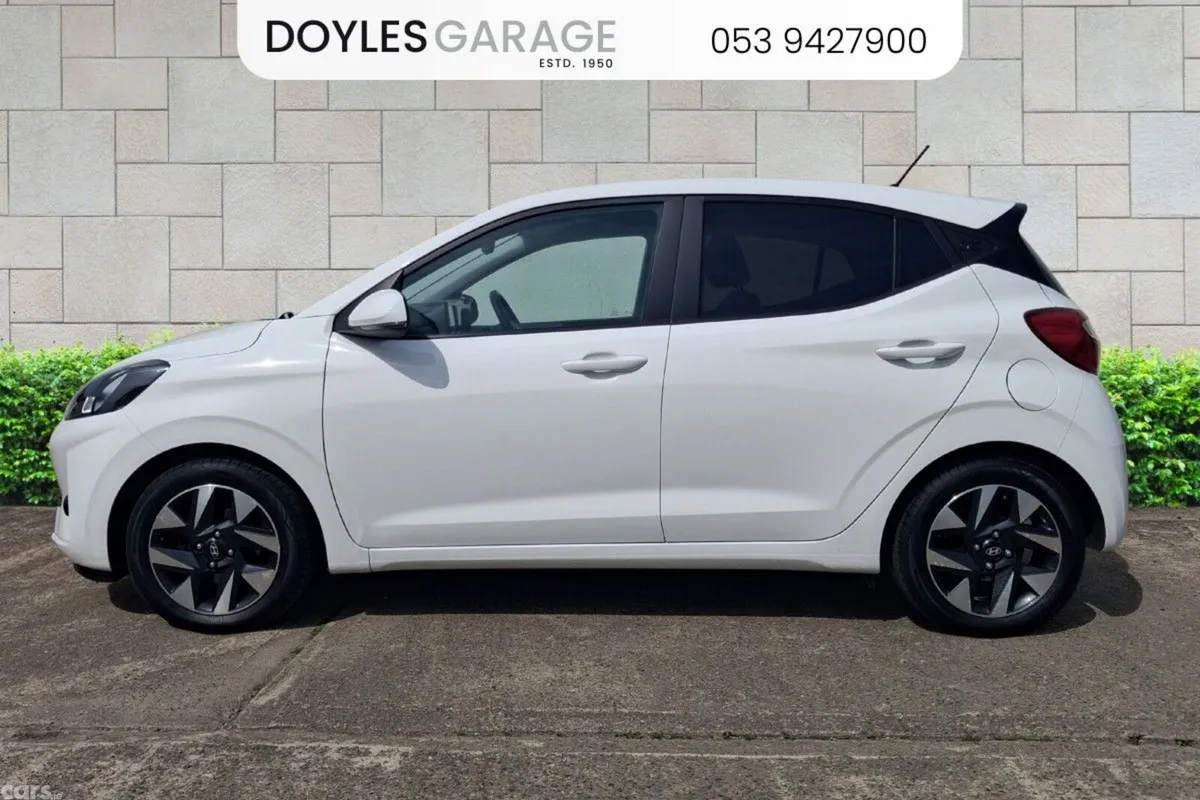 Hyundai i10 Hatchback, Petrol, 2023, White