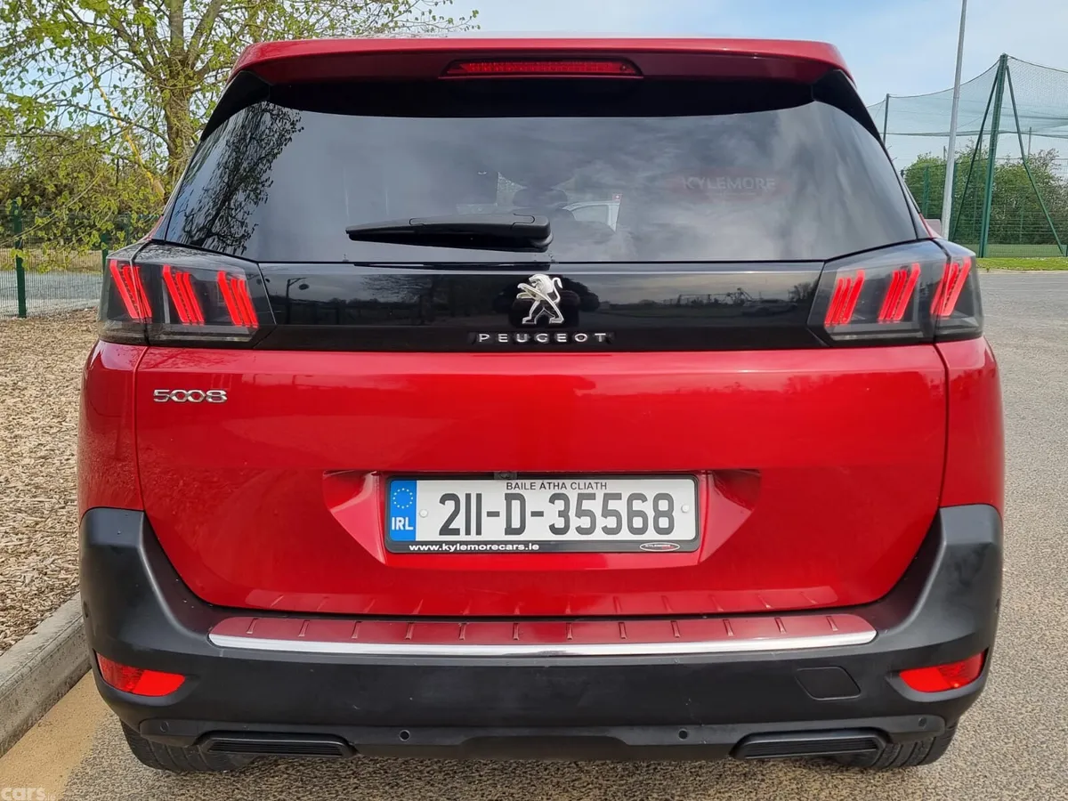 Peugeot 5008 MPV, Petrol, 2021, Red