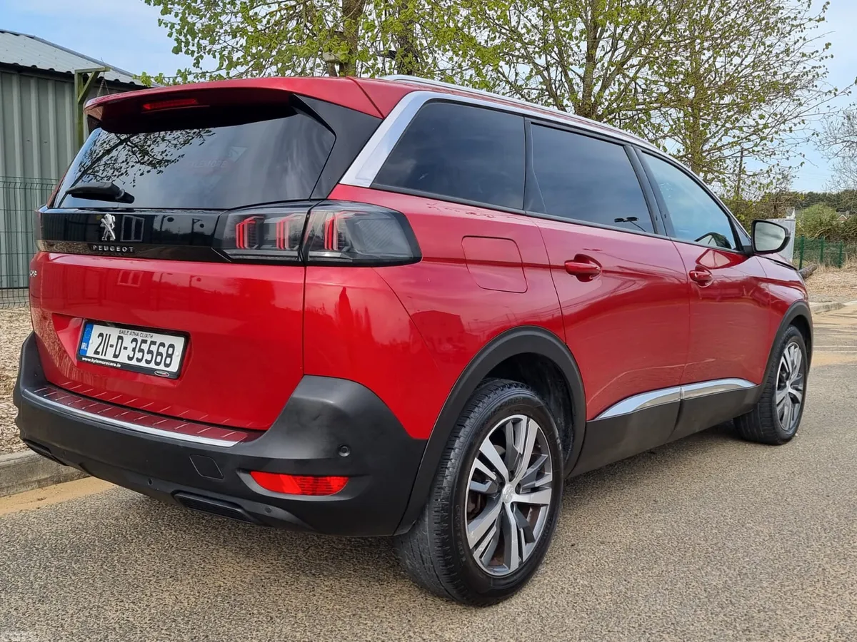 Peugeot 5008 MPV, Petrol, 2021, Red