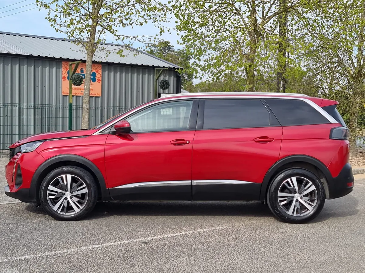 Peugeot 5008 MPV, Petrol, 2021, Red