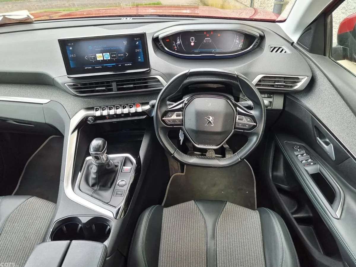 Peugeot 5008 MPV, Petrol, 2021, Red