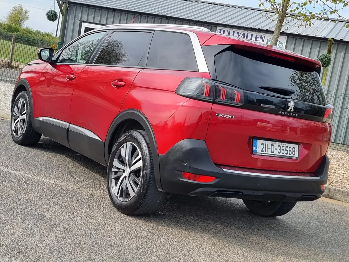 Peugeot 5008 MPV, Petrol, 2021, Red