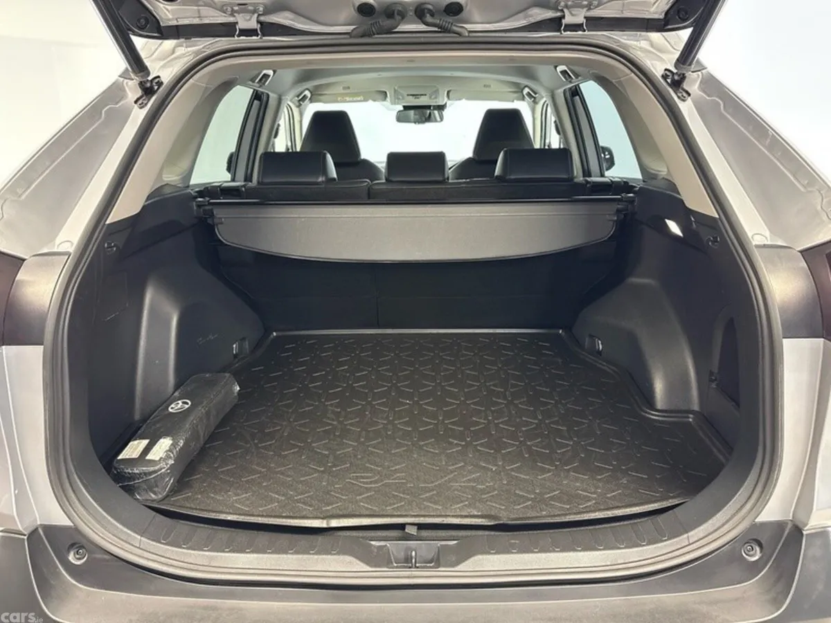 Toyota RAV4 SUV, Petrol Hybrid, 2023, Silver