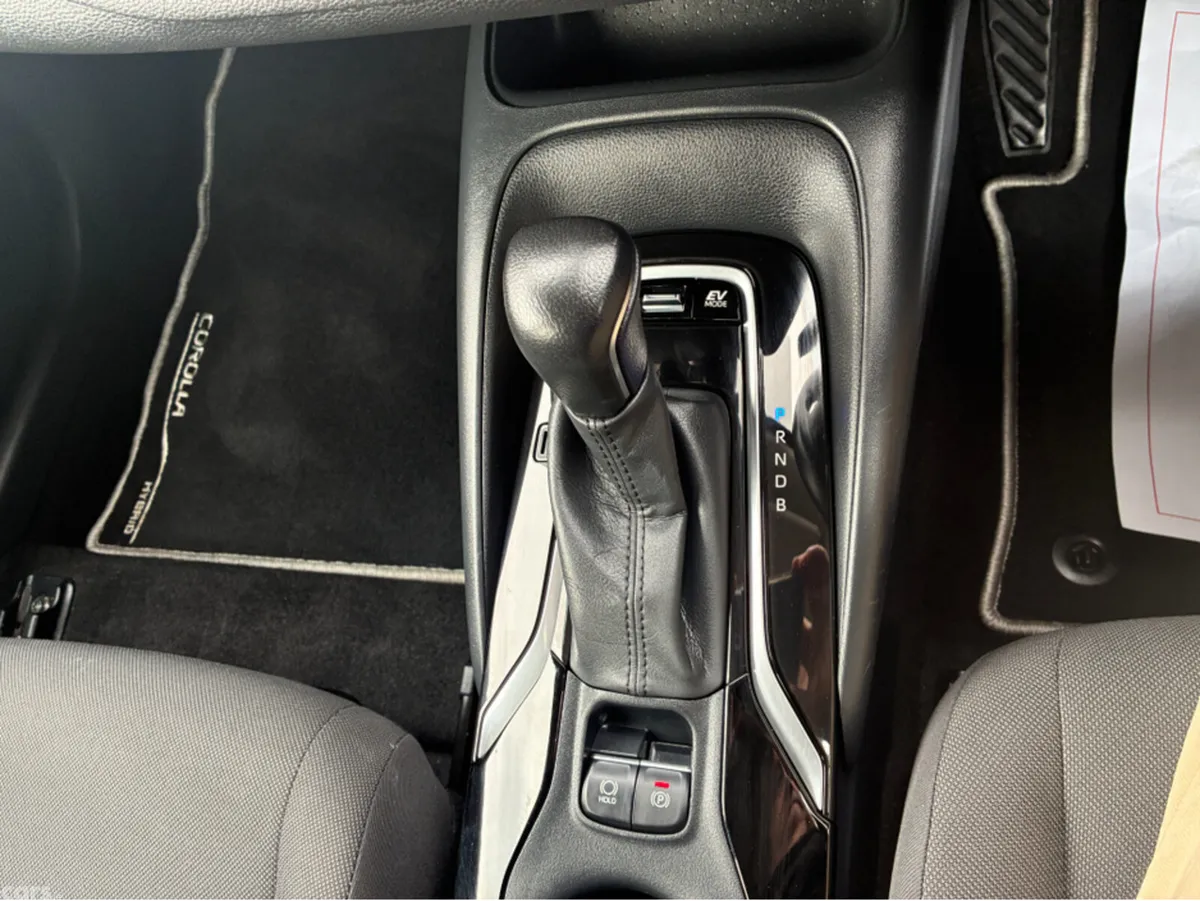 Toyota Corolla Saloon, Petrol Hybrid, 2022, Grey