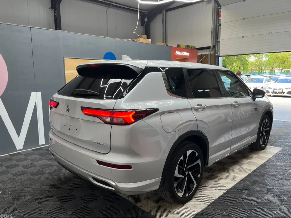 Mitsubishi Outlander SUV, Petrol Plug-in Hybrid, 2024, White