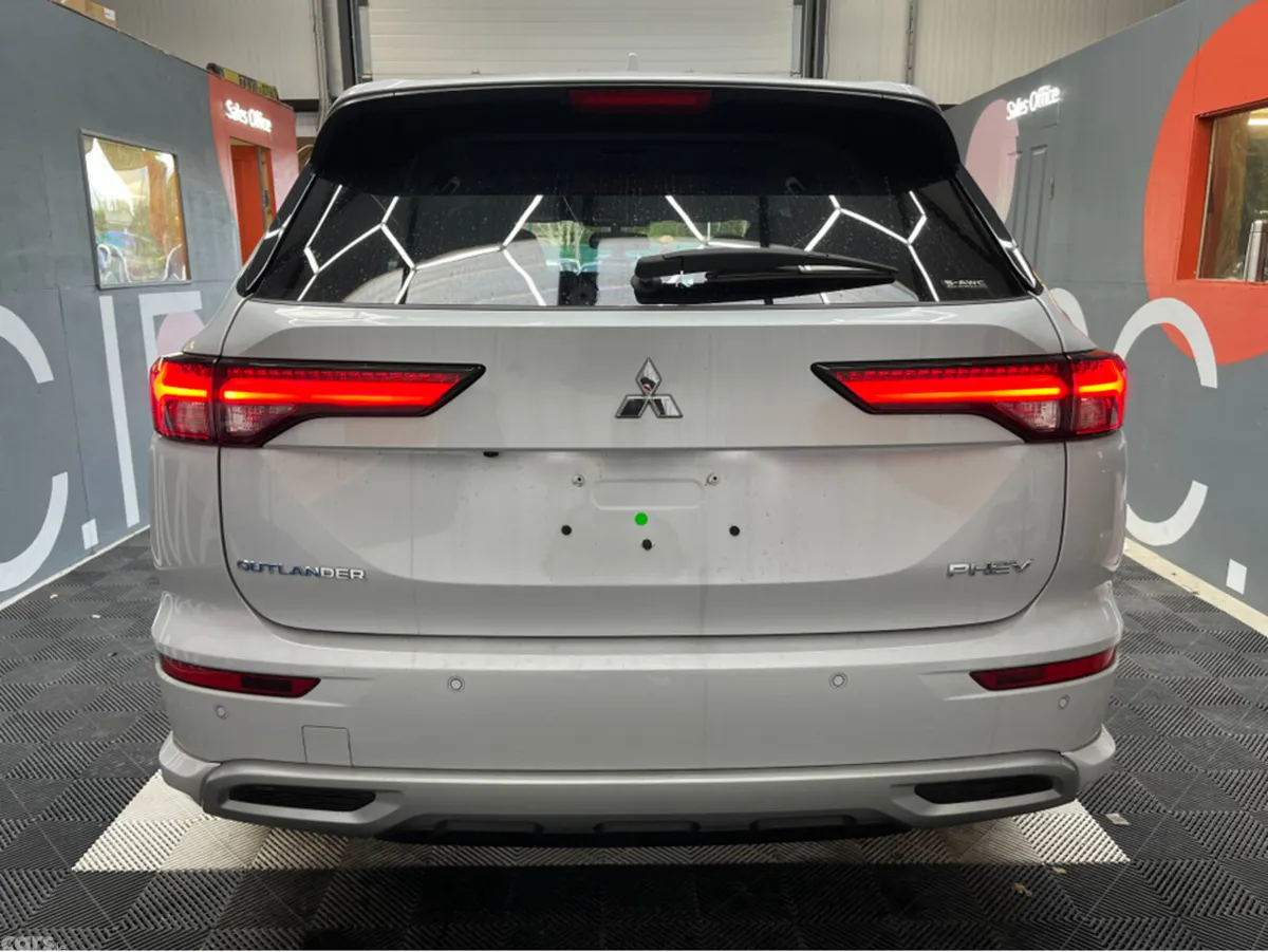 Mitsubishi Outlander SUV, Petrol Plug-in Hybrid, 2024, White