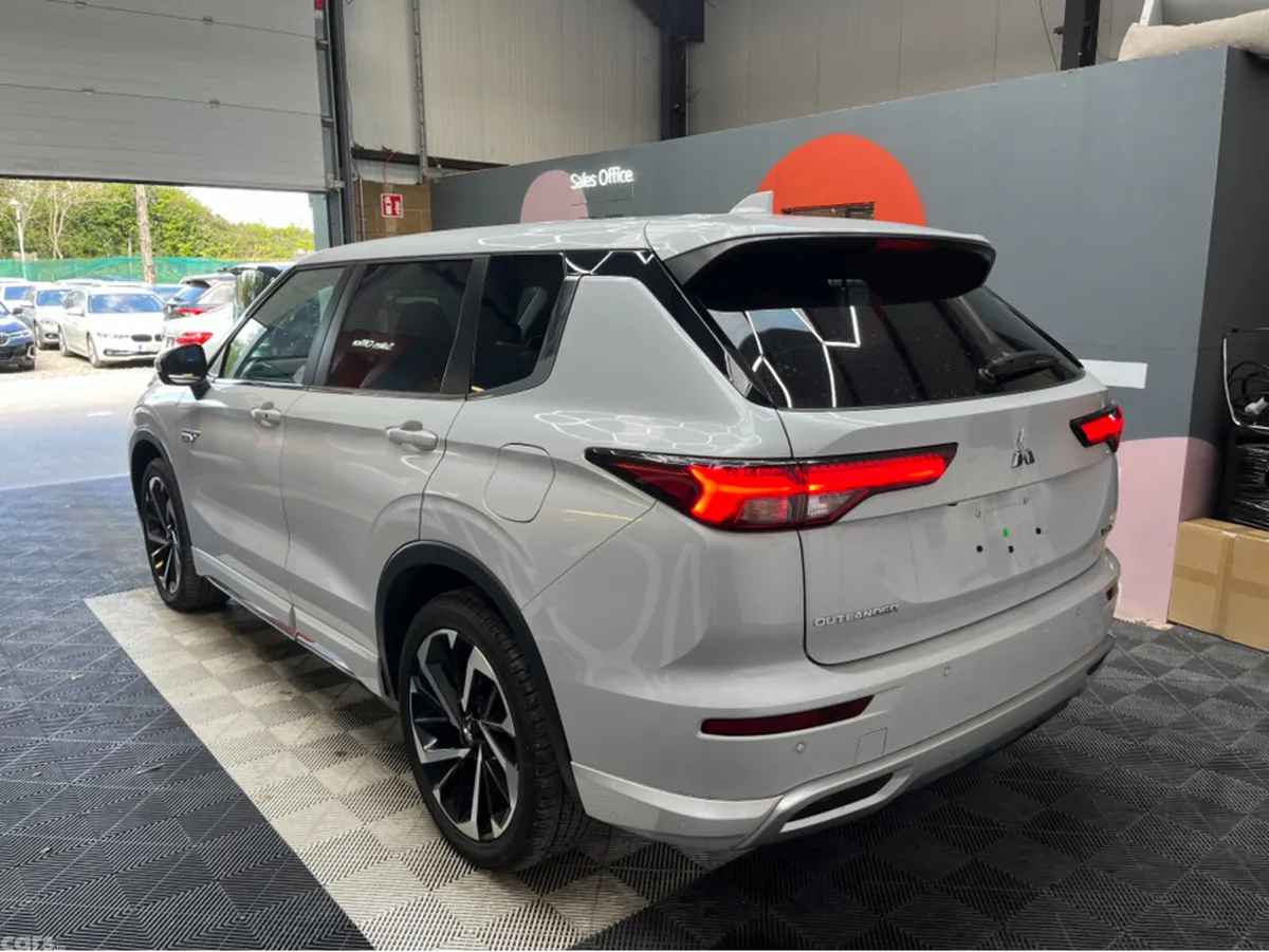 Mitsubishi Outlander SUV, Petrol Plug-in Hybrid, 2024, White