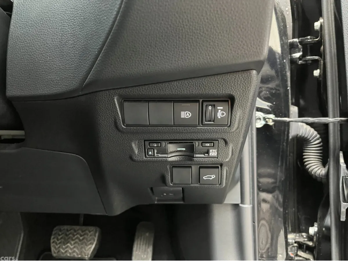 Toyota Corolla SUV, Petrol Hybrid, 2025, Black