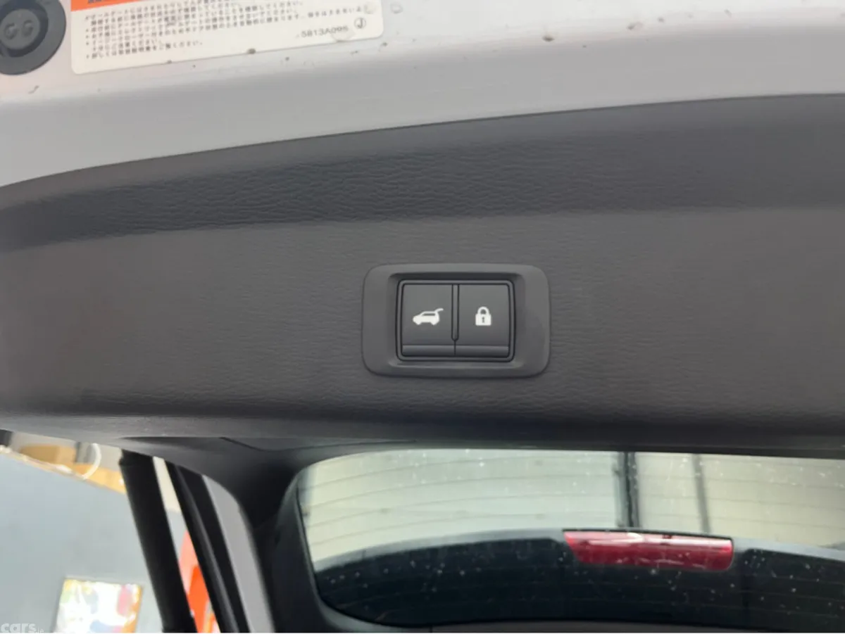 Mitsubishi Outlander SUV, Petrol Plug-in Hybrid, 2024, White
