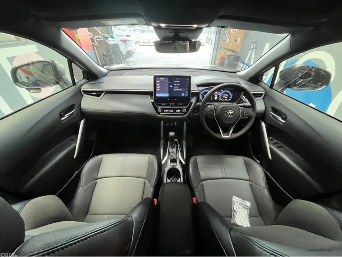 Toyota Corolla SUV, Petrol Hybrid, 2025, Black