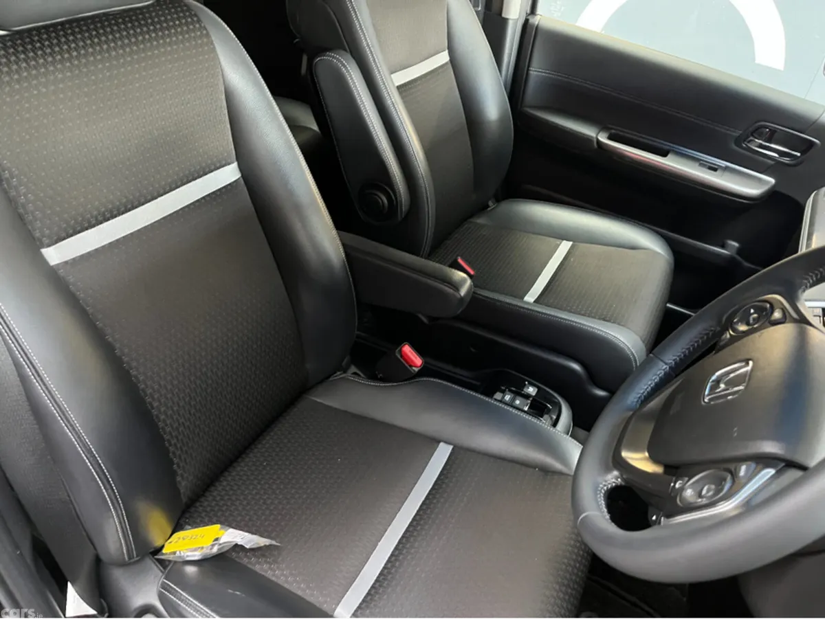 Honda Stepwagon MPV, Petrol Hybrid, 2021, Black