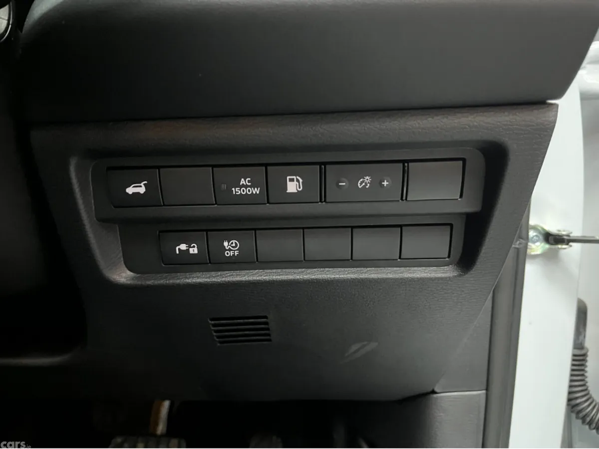 Mitsubishi Outlander SUV, Petrol Plug-in Hybrid, 2024, White
