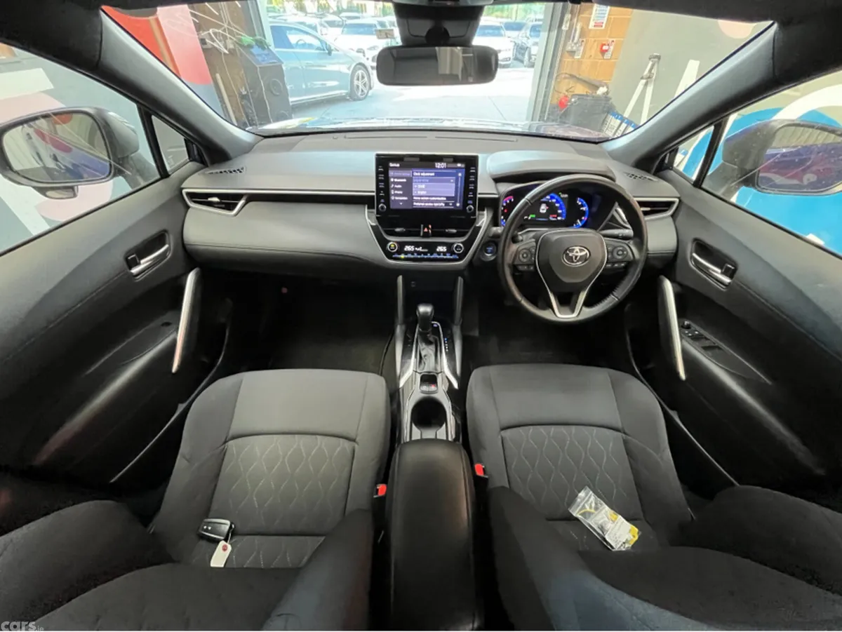 Toyota Corolla Cross SUV, Petrol, 2023, Blue