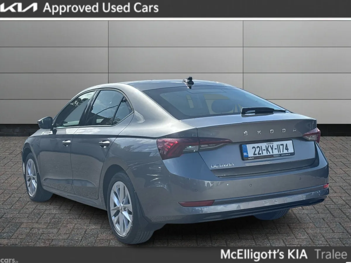 Skoda Octavia Saloon, Petrol, 2022, Grey