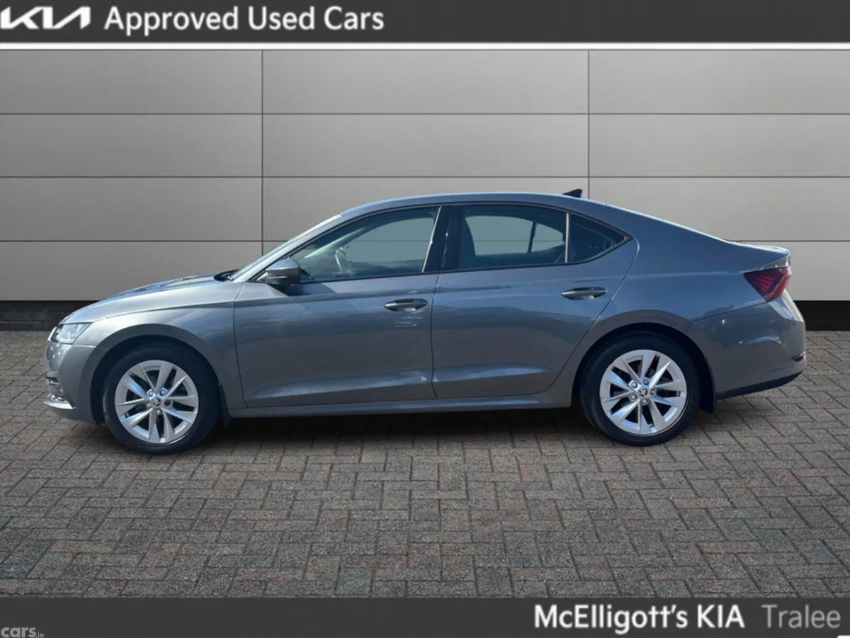 Skoda Octavia Saloon, Petrol, 2022, Grey