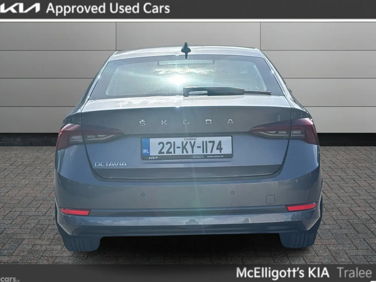 Skoda Octavia Saloon, Petrol, 2022, Grey