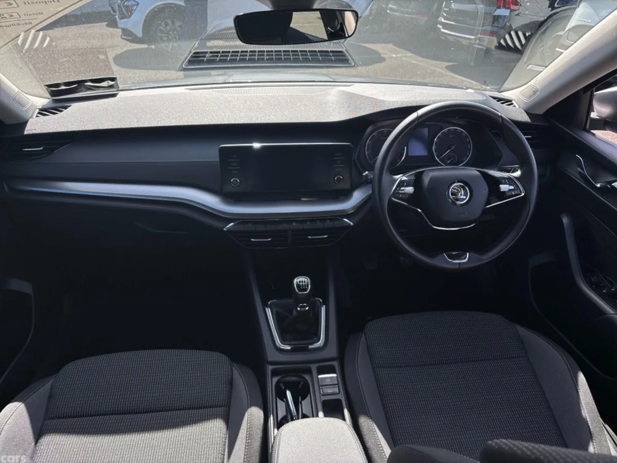 Skoda Octavia Saloon, Petrol, 2022, Grey