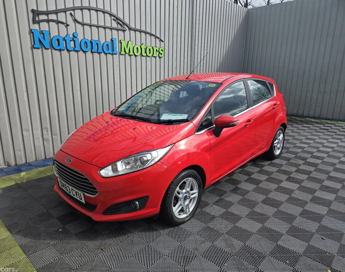Ford Fiesta Hatchback, Petrol, 2014, Red