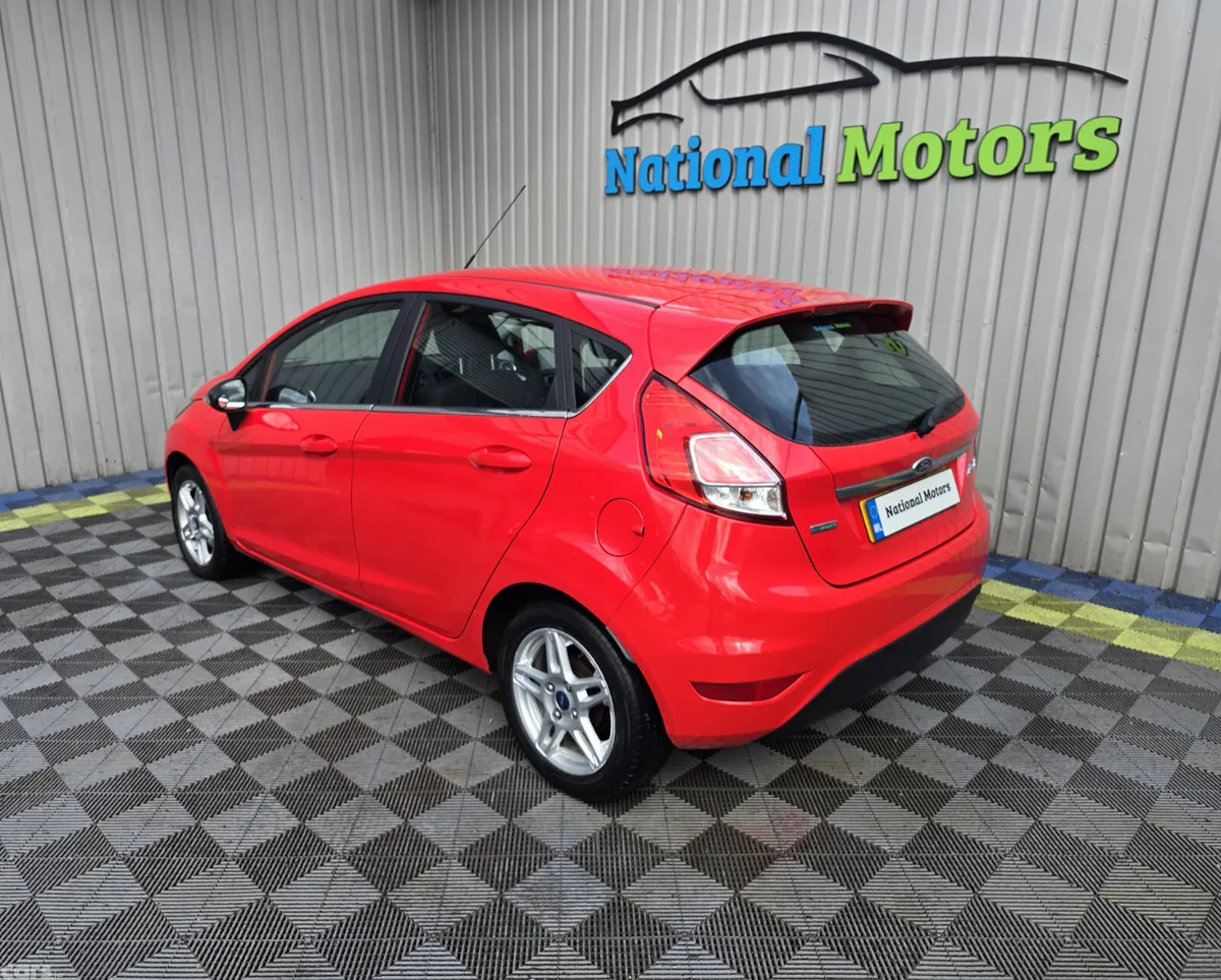 Ford Fiesta Hatchback, Petrol, 2014, Red