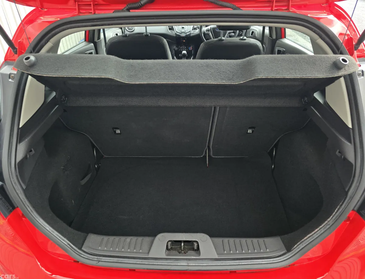 Ford Fiesta Hatchback, Petrol, 2014, Red